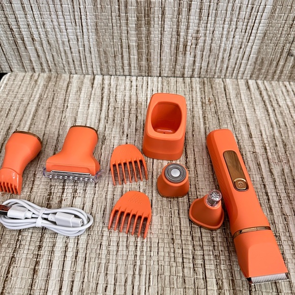 Razor Rechargeable 5 in 1 Trimmer for Women - Picture 2 of 4